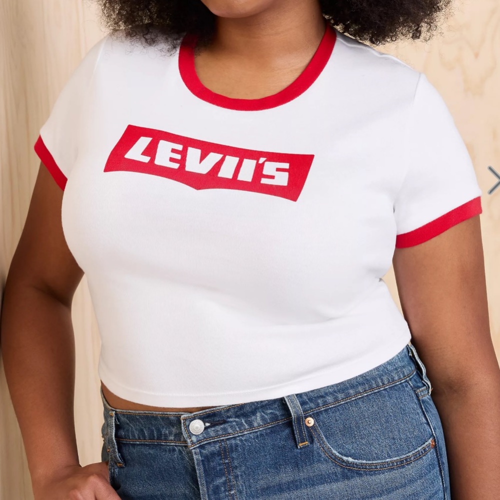 BEYONCÉ X LEVI’S®
GRAPHIC ESSENTIAL SPORTY RINGER TEE